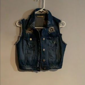 Sleevless jean jacket